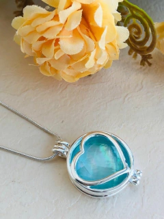 COLAR RELICÁRIO CÁPSULA CORAÇÃO BANHO PRATA COM PEDRA NATURAL - comprar online