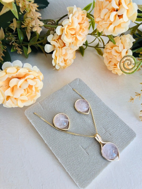 CONJUNTO REDONDO COM PEDRA NATURAL QUARZTO ROSA