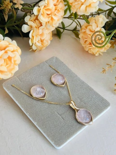 CONJUNTO REDONDO COM PEDRA NATURAL QUARZTO ROSA - loja online