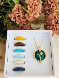 COLAR RELICÁRIO CÁPSULA FÉ COM 7 PEDRAS NATURAIS - comprar online