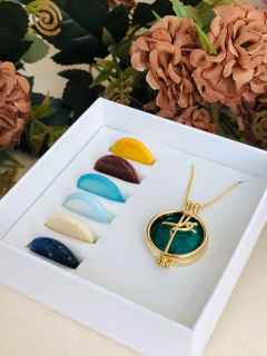 COLAR RELICÁRIO CÁPSULA FÉ COM 7 PEDRAS NATURAIS - loja online