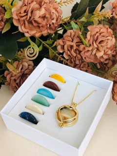 COLAR RELICÁRIO CÁPSULA CORAÇÃO COM 7 PEDRAS NATURAIS - Cordão de Luz Joias Finas