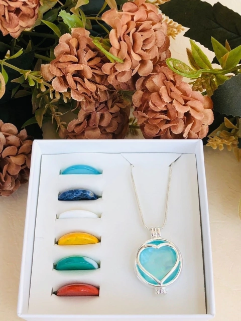 COLAR RELICÁRIO CÁPSULA PRATA 925 CORAÇÃO COM 7 PEDRAS NATURAIS