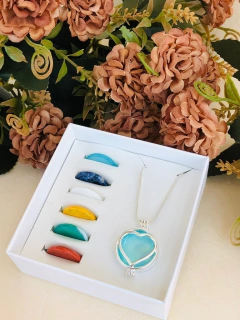 COLAR RELICÁRIO CÁPSULA PRATA 925 CORAÇÃO COM 7 PEDRAS NATURAIS na internet