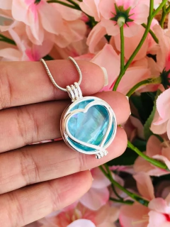 COLAR RELICÁRIO CÁPSULA CORAÇÃO BANHO PRATA COM PEDRA NATURAL