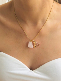 COLAR OSSINHOS PEDRA NATURAL QUARTZO ROSA - comprar online