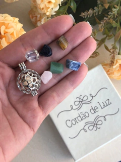 COLAR MÉDIO CHAMADOR DE ANJO E DIFUSOR AROMATICO COM 7 PEDRAS NATURAIS - comprar online