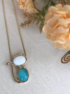 COLAR GATINHO COM PEDRA NATURAL MADREPÉROLA E AGATHA AZUL