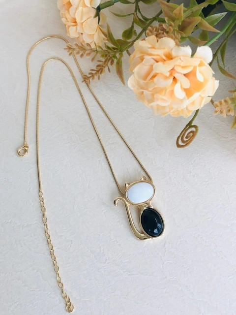 COLAR GATINHO COM PEDRA NATURAL MADREPÉROLA E AGATHA NEGRA