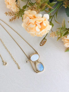 COLAR GATINHO COM MADREPÉROLA E OPALINA