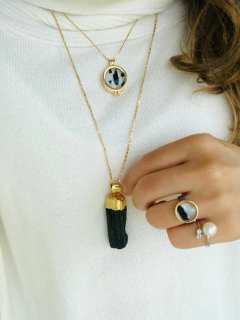 COLAR PINGENTE MÉDIO PEDRA BRUTA TURMALINA NEGRA na internet