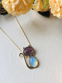 COLAR GATINHO COM PEDRA NATURAL AMETISTA E OPALINA na internet