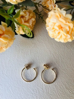 BRINCO DE ARGOLA LISA PEQUENA - Cordão de Luz Joias Finas