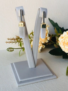 BRINCO BANHO OURO 18K COM APLICAÇÃO DE RODIO NEGRO PEDRA NATURAL SELENITA - loja online