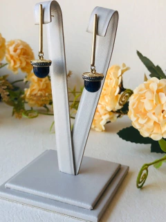 BRINCO EDIÇÃO OURO COM APLICAÇÕES DE RÓDIO PEDRA NATURAL SODALITA - Cordão de Luz Joias Finas