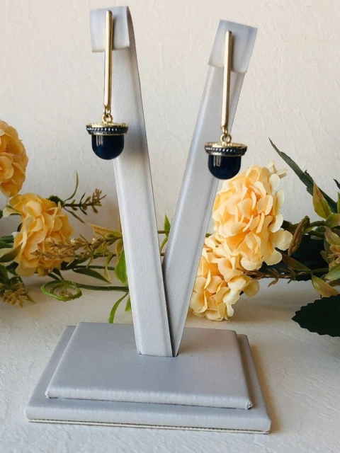 BRINCO EDIÇÃO OURO COM APLICAÇÕES DE RÓDIO PEDRA NATURAL SODALITA