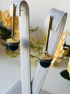 BRINCO EDIÇÃO OURO COM APLICAÇÕES DE RÓDIO PEDRA NATURAL SODALITA - comprar online