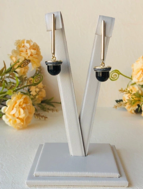 BRINCO EDIÇÃO OURO E RÓDIO NEGRO COM A PEDRA NATURAL OLHO DE TIGRE