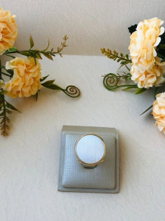 ANEL REDONDO AJUSTÁVEL CONCHA NATURAL MADREPÉROLA - Cordão de Luz Joias Finas