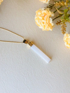 COLAR PINGENTE PALITO MÉDIO PEDRA NATURAL SELENITA - Cordão de Luz Joias Finas
