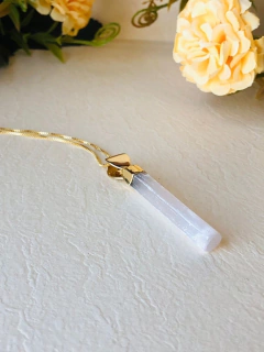 COLAR PINGENTE PALITO PEQUENO PEDRA NATURAL SELENITA