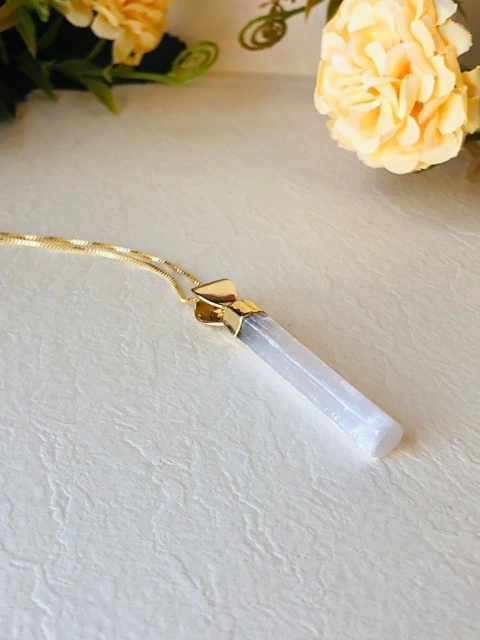 COLAR PINGENTE PALITO PEQUENO PEDRA NATURAL SELENITA