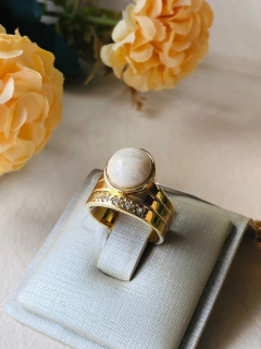 ANEL COM APLICAÇÕES DE ZIRCÔNIAS EM FORMATO DE ESTRELAS PEDRA NATURAL AMAZONITA - comprar online