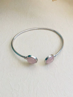 BRACELETE BANHO RÓDIO COM PEDRA NATURAL QUARZTO ROSA EFEITO PEROLADO na internet