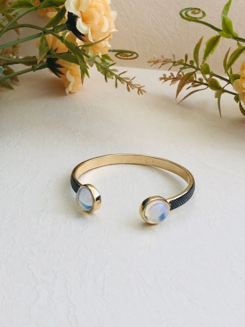 BRACELETE PULSEIRA BANHO OURO 18K E RÓDIO NEGRO COM PEDRA OPALINA - comprar online