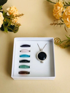 COLAR RELICÁRIO CÁPSULA LISA PRATA 925 COM 7 PEDRAS NATURAIS