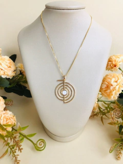 COLAR CHOKUREI CONCHA NATURAL MADREPÉROLA - loja online