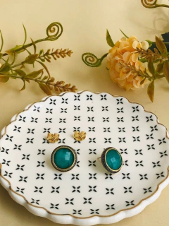 BRINCO BANHO OURO 18K E RODIO NEGRO COM PEDRA NATURAL ESMERALDA FACETADA na internet