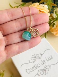 COLAR SIGNO DE VIRGEM COM PEDRA NATURAL AGATHA VERDE - comprar online