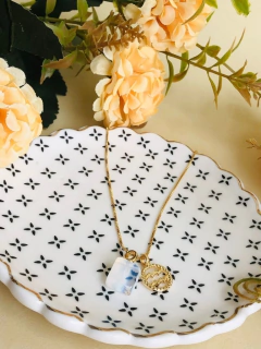 COLAR SIGNO DE AQUÁRIO COM PEDRA OPALINA - Cordão de Luz Joias Finas