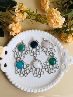 COLAR MÃO DE HAMSÁ COM PEDRA NATURAL AGATHA AZUL - Cordão de Luz Joias Finas