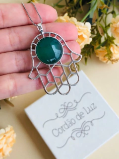 COLAR MÃO DE HAMSÁ COM PEDRA NATURAL AGATHA VERDE - comprar online