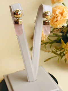 BRINCO PRISMA GEOMÉTRICO QUARTZO ROSA