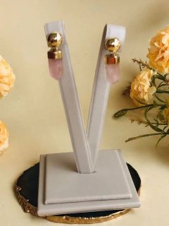 BRINCO PRISMA GEOMÉTRICO QUARTZO ROSA - Cordão de Luz Joias Finas