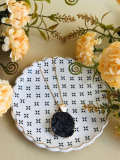 COLAR MÉDIO PEDRA NATURAL DRUSA AMETISTA