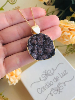 COLAR MÉDIO PEDRA NATURAL DRUSA AMETISTA