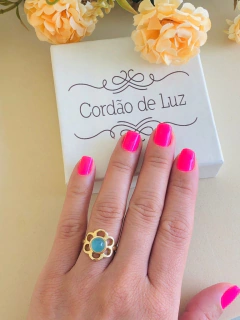 ANEL EM FORMATO DE FLOR COM A PEDRA NATURAL AGATHA AZUL