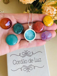 Imagem do COLAR RELICÁRIO CÁPSULA PRATA 925 ÁRVORE DA VIDA COM 7 PEDRAS NATURAIS