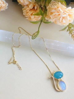 COLAR GATINHO COM PEDRA AGATHA AZUL E OPALINA - comprar online