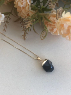 COLAR PEDRA BRUTA ONIX na internet