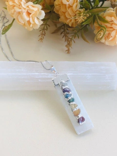 COLAR BASTAO DE SELENITA SETE CHAKRAS na internet