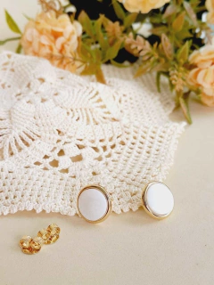 BRINCO REDONDO MÉDIO MADREPEROLA - loja online