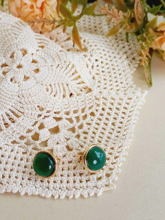 BRINCO REDONDO MÉDIO COM PEDRA NATURAL AGATHA VERDE - Cordão de Luz Joias Finas