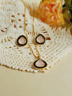 CONJUNTO ESMALTADO COM A PEDRA NATURAL QUARTZO ROSA - loja online