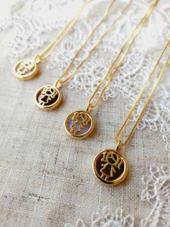 COLAR MENINA COM PEDRA NATURAL EM FORMATO REDONDO - loja online