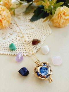 COLAR CHAMADOR DE ANJO CORAÇÃO PEDRAS NATURAIS